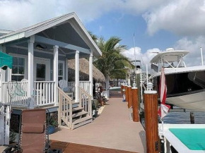 Kokomo - Waterfront Tiny House and Tiki with Boat Ramp and Lift